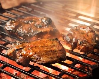 Маринование мяса в пиве перед обжаркой на гриле уменьшает количество канцерогенных веществ