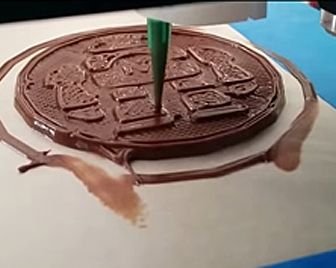 3D принтер, работающий на шоколадном креме