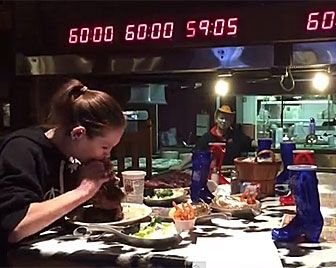 Девушка съела 4 кг мяса за 15 минут