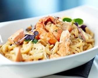 Большинство француженок откажется от секса ради вкусного ужина