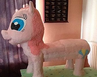 Мама испекла на день рождения дочери торт весом 50 кг