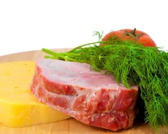 Употребление большого количества мяса и сыра в среднем возрасте опасно так же, как курение