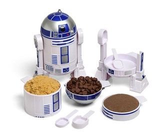 Робот R2-D2 отмеряет продукты