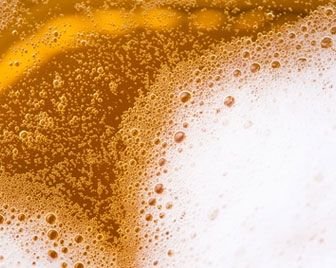 Ученые раскрыли комбинацию химических веществ, которые придают пиву пену